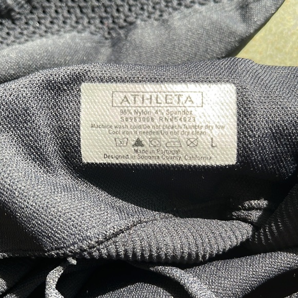 Athleta capri legging all black - Picture 8 of 8